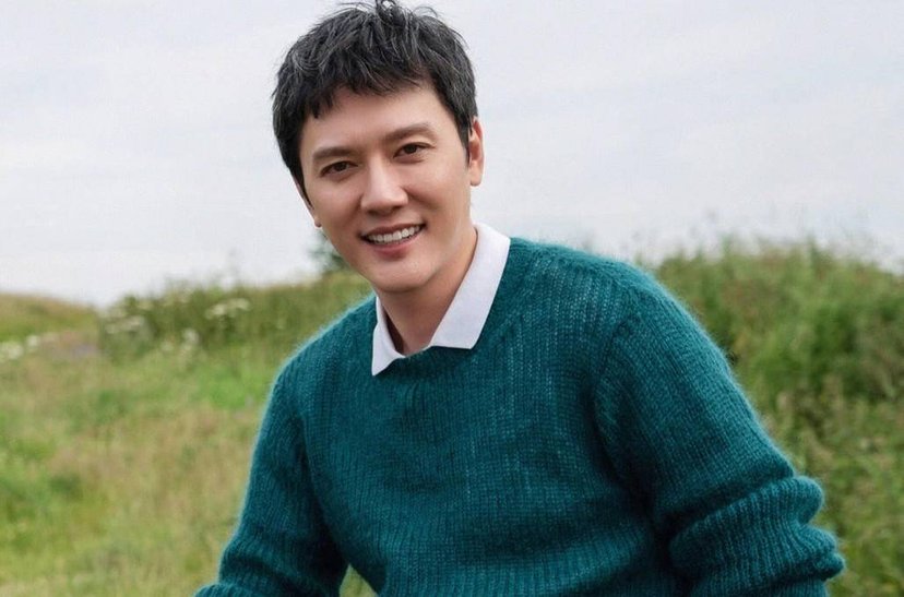 冯绍峰变身机车少年街头耍酷装备齐全离婚后身形消瘦显落寞