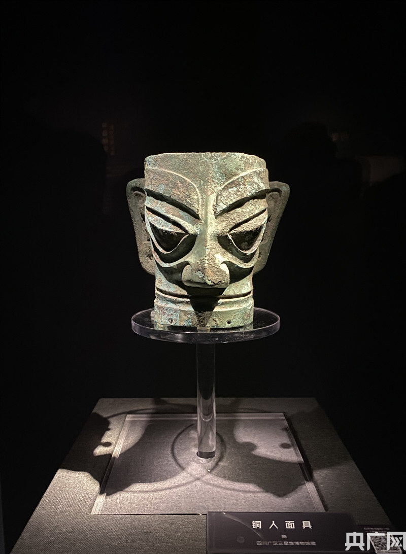 古蜀之光三星堆金沙遗址出土文物大展在上海奉贤博物馆开幕