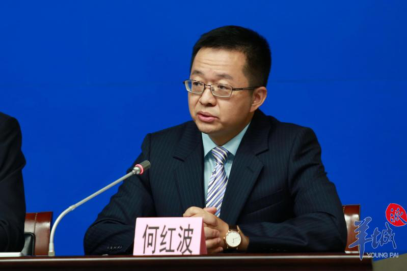 24小时心理热线02081899120为市民疏导心理问题