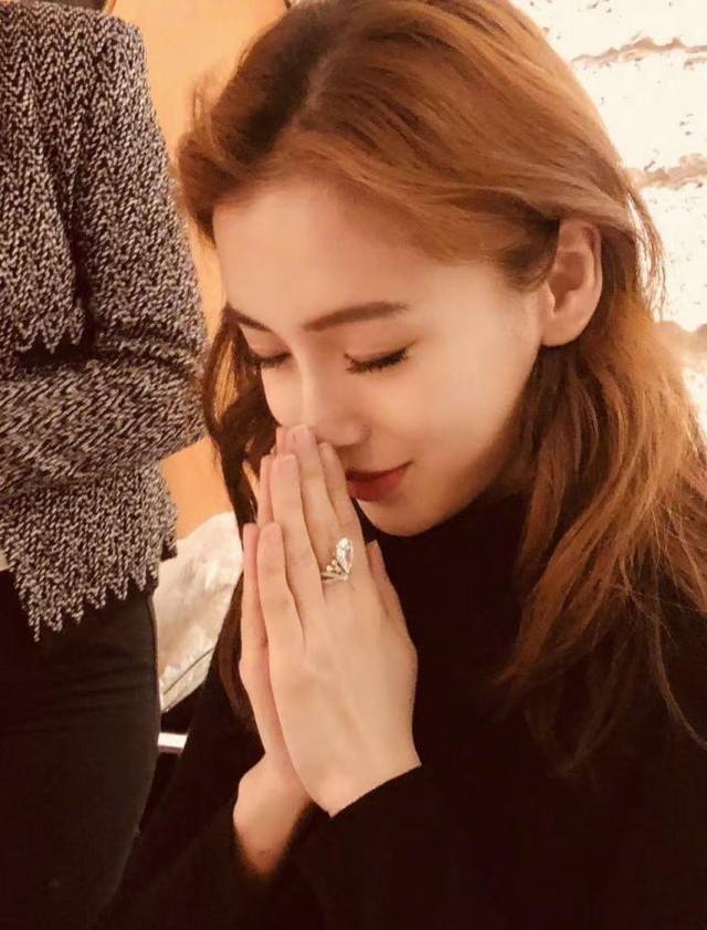 引婚变猜测,晒钻戒力证感情依旧|婚变|angelababy|黄晓明_新浪新闻