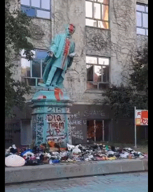 加拿大原住民寄宿学校创建者雕像被斩首