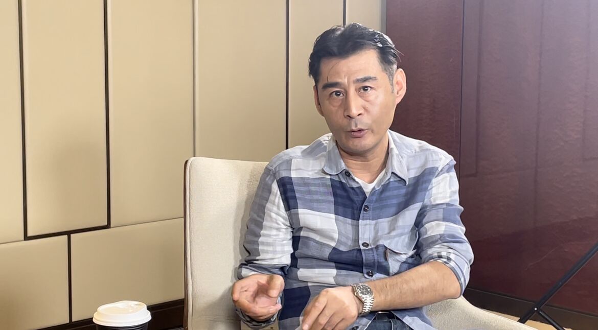 导演傅东育