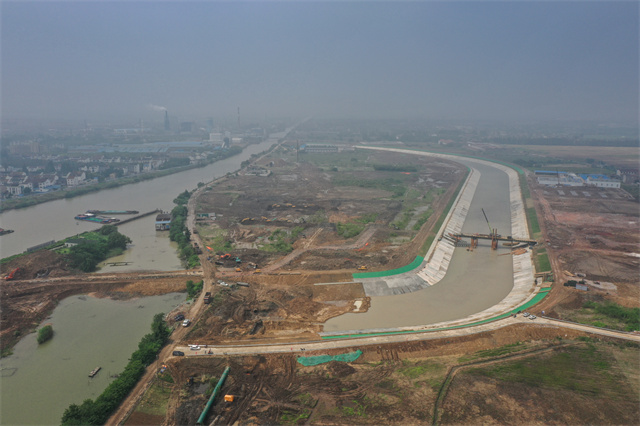 该导流明渠启用后,将作为德胜河的导流河道,保证德胜河的正常过