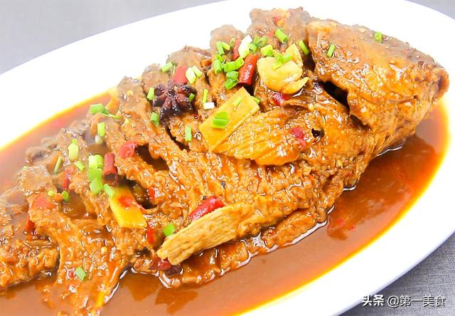 厨师长教你做家常红烧鱼学会这些技巧不破皮不粘锅味道鲜美