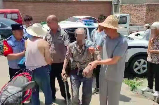 九旬老人迷路摔倒，泥地里躺了一夜！见到民警：终于有救了！休闲区蓝鸢梦想 - Www.slyday.coM