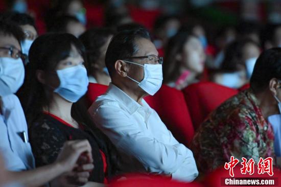 钟南山亮相抗疫题材电影《中国医生》广州首映礼休闲区蓝鸢梦想 - Www.slyday.coM