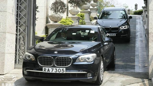 李嘉诚公司的四辆接待车,车牌最具标志性,你知道几个?