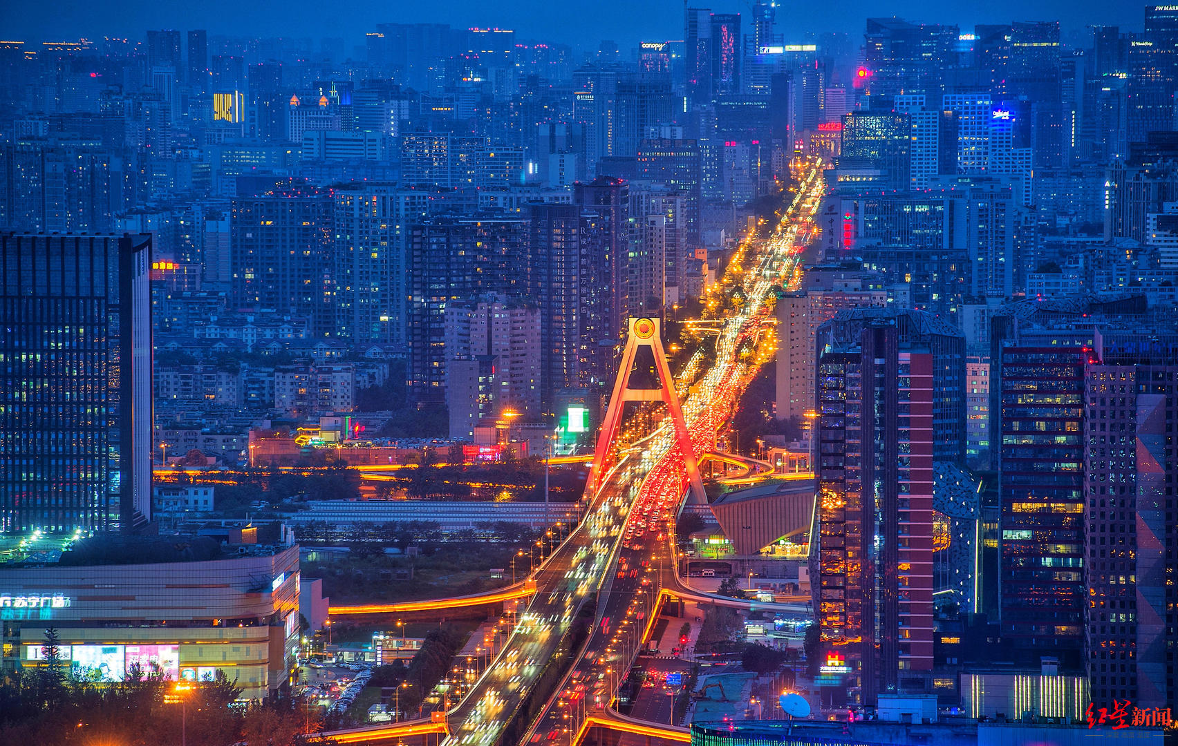 成都人民南路中轴线上的天府立交太阳神鸟图案除了金沙遗址的古蜀