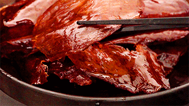 花24小时复刻宫廷名菜灯影牛肉薄如宣纸又透光