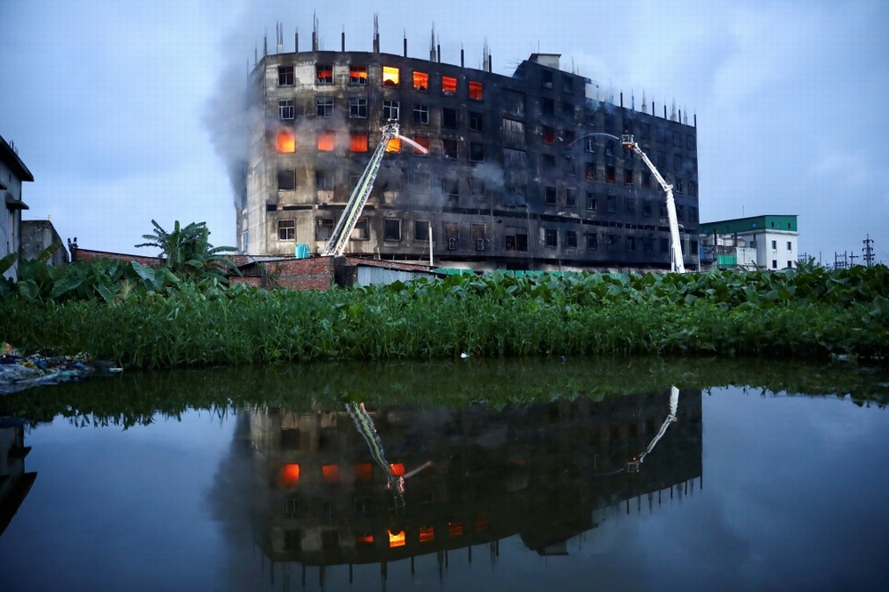 早安·世界｜孟加拉国食品厂大火52人死亡，刺杀海地总统28名嫌犯身份确定