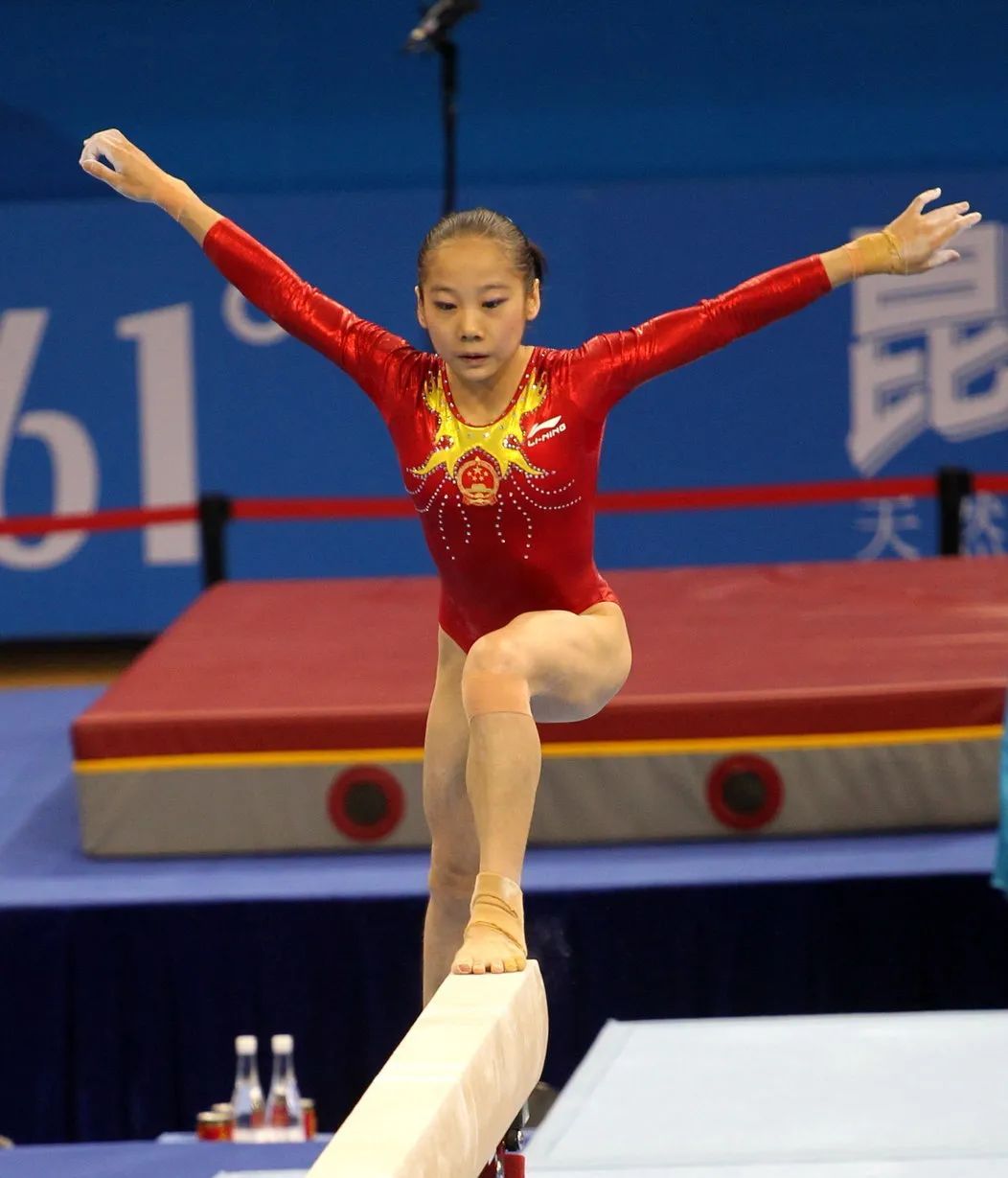 即将而立的奥运双金精灵 她比13年前更美艳动人|邓琳琳|体操|奥运会