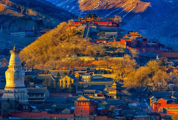 山西五台山景区突降大雨引发山洪,已造成1死3伤