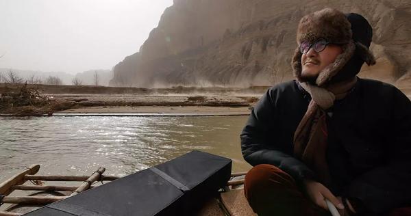 正文  三年前的这个季节,关于张尕怂的纪录片《黄河尕谣》在上海国际