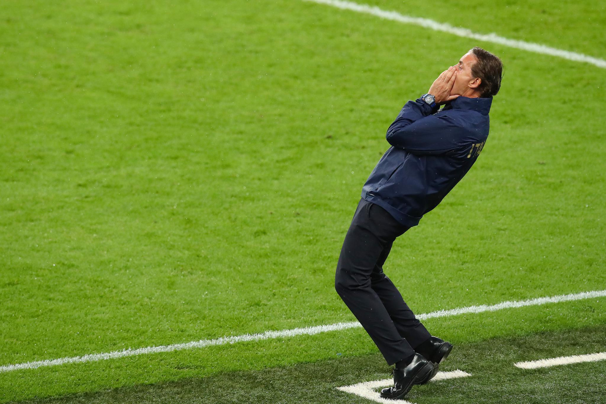 曼奇尼3年改造意大利足球dna冠军闪耀理想主义光芒