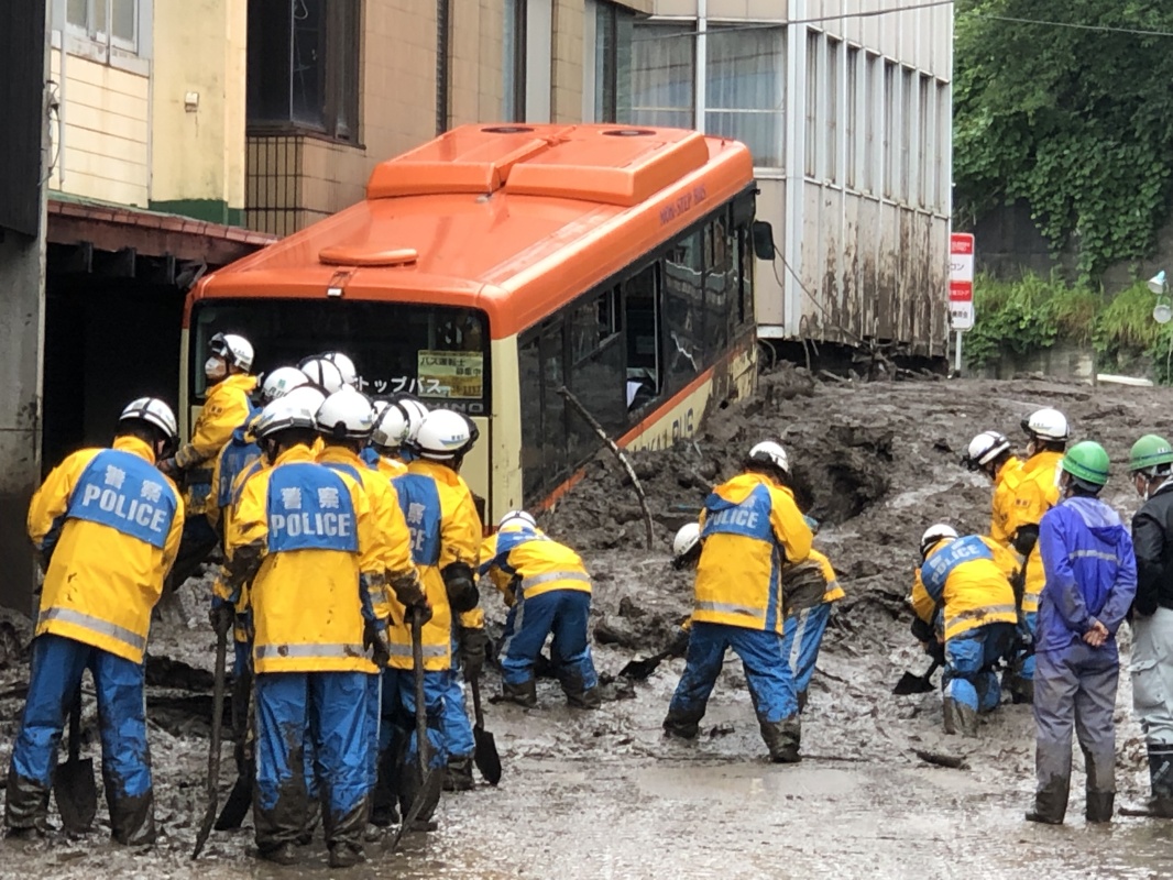 日本静冈县泥石流已致10人遇难，菅义伟赴灾区视察