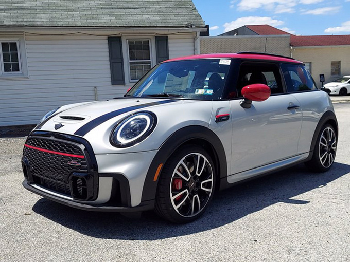 mini全新jcw实拍!搭2.0t,配运动套件 赛车条纹,零百加速6.1秒