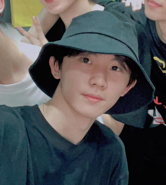 时代少年团晒素颜照全员颜值在线宋亚轩辨识度好高