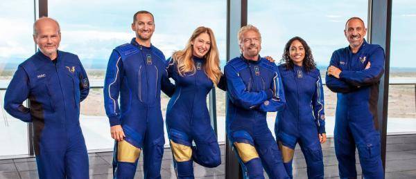 【国际观察】“截胡”贝索斯 英国七旬亿万富翁率先上太空休闲区蓝鸢梦想 - Www.slyday.coM