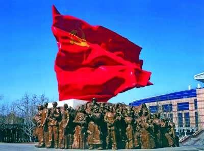 总设计师吴为山作资料图片我们的老校长李象群作资料图片战友曾成钢作