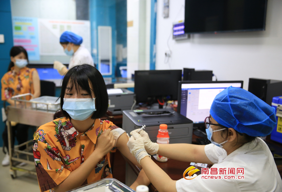 南昌积极有序推进新冠疫苗接种工作 提供错时延时服务