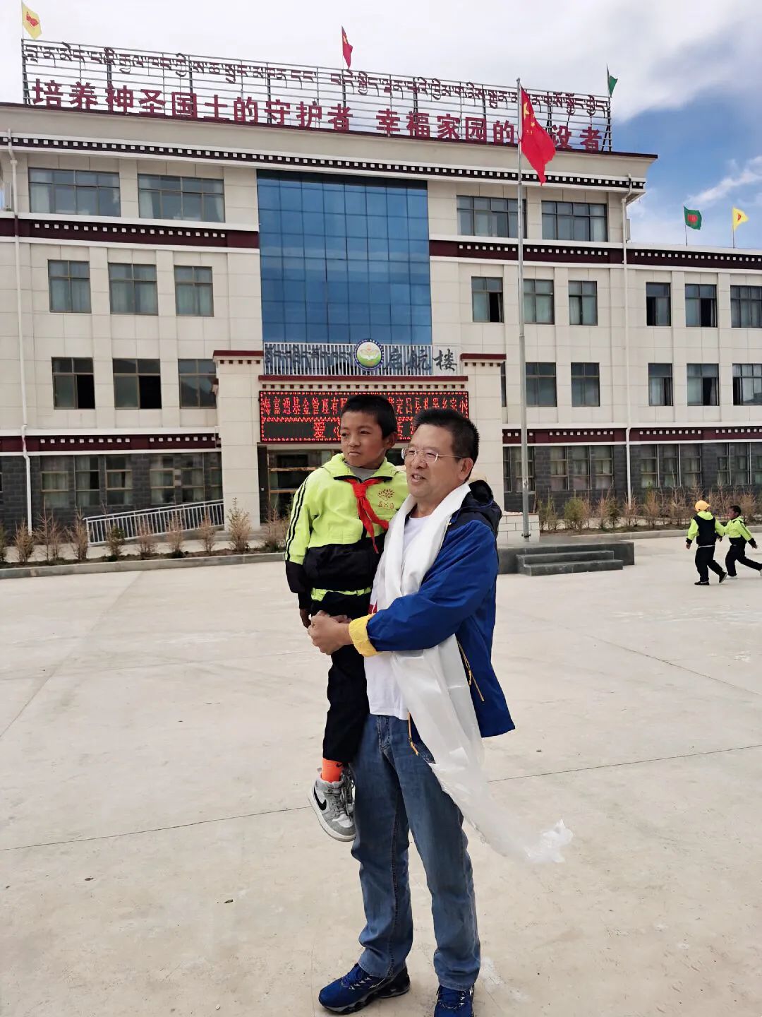 心中有爱,奔赴山海 ——海富通基金再赴西藏定日县扎果乡完小公益探访