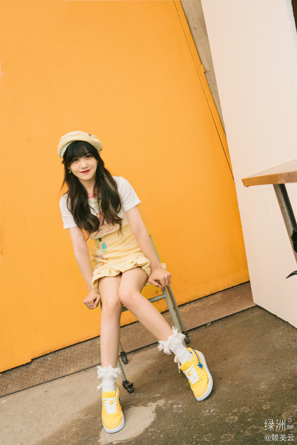 赖美云晒夏日甜美写真 短裙搭贝雷帽少女感十足