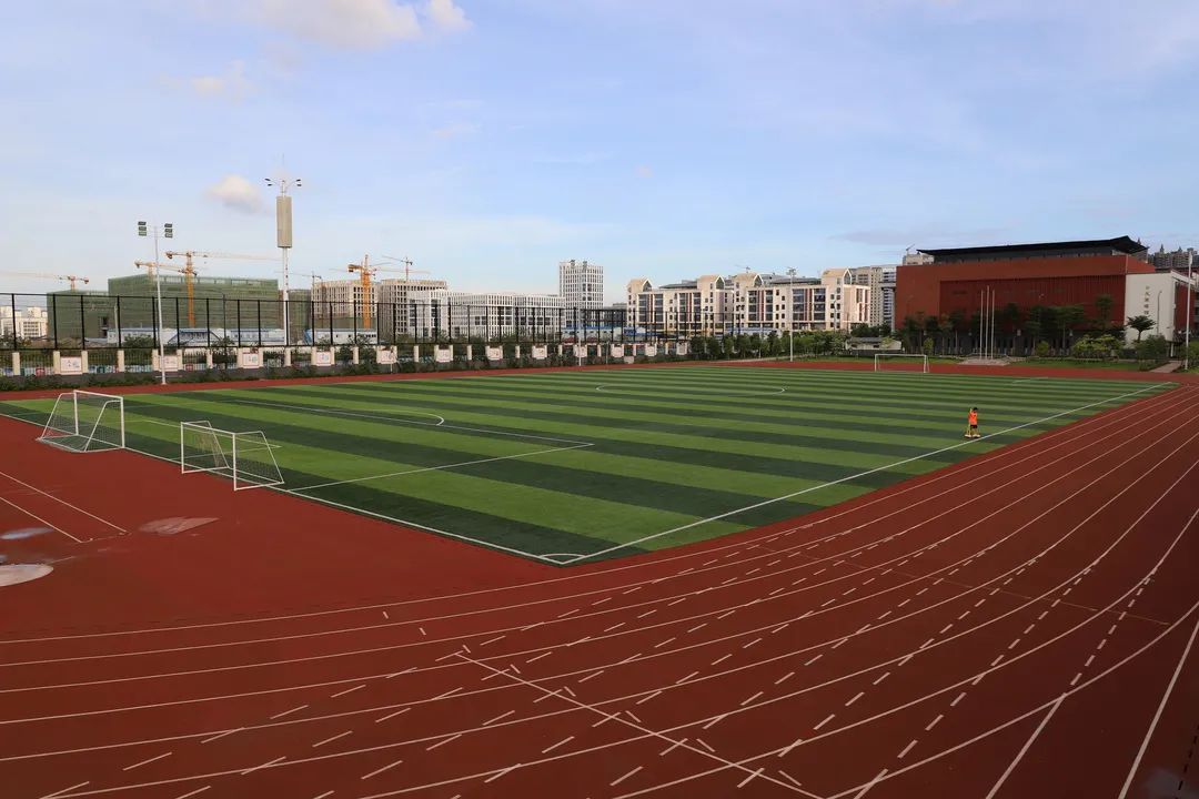 学生公寓南宁一中五象校区地处良庆区金良路28号,占地面积121.