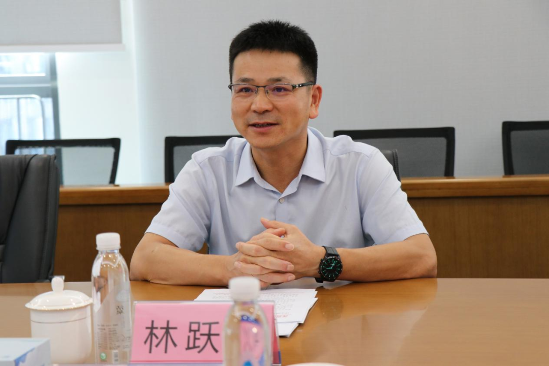 坪山区城管局副局长林跃兴带队到坪山区检察院座谈交流工作