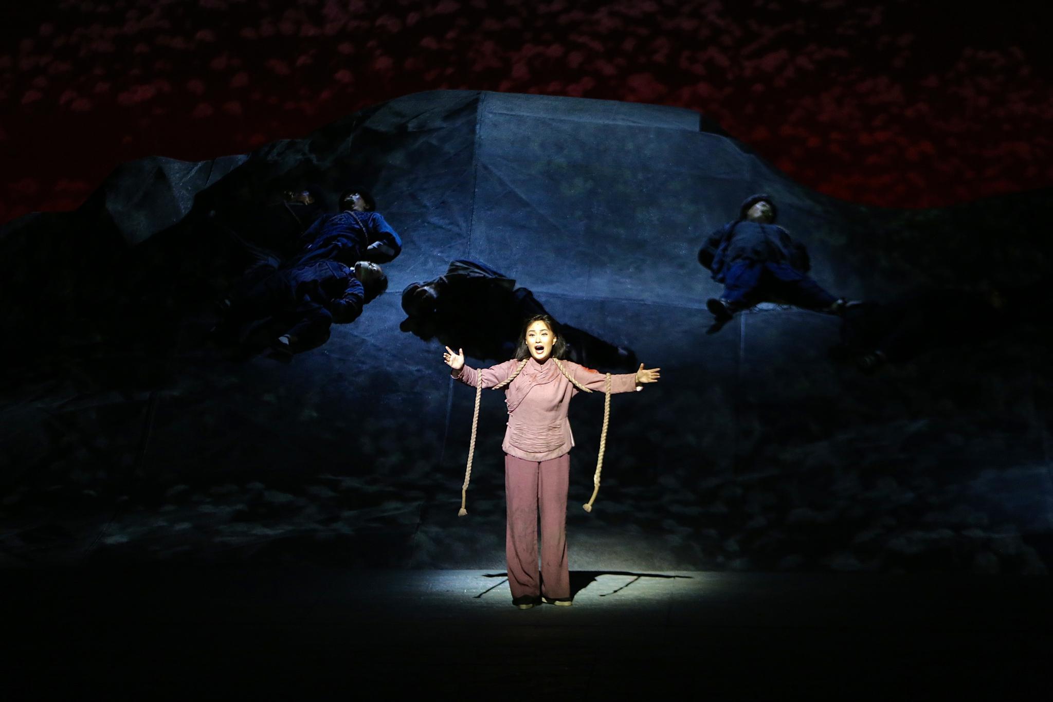 国家大剧院复排新制作歌剧党的女儿上演雷佳咏叹调唱哭观众