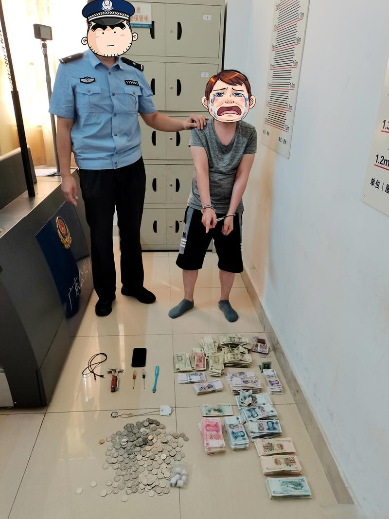 小偷被警察抓图片