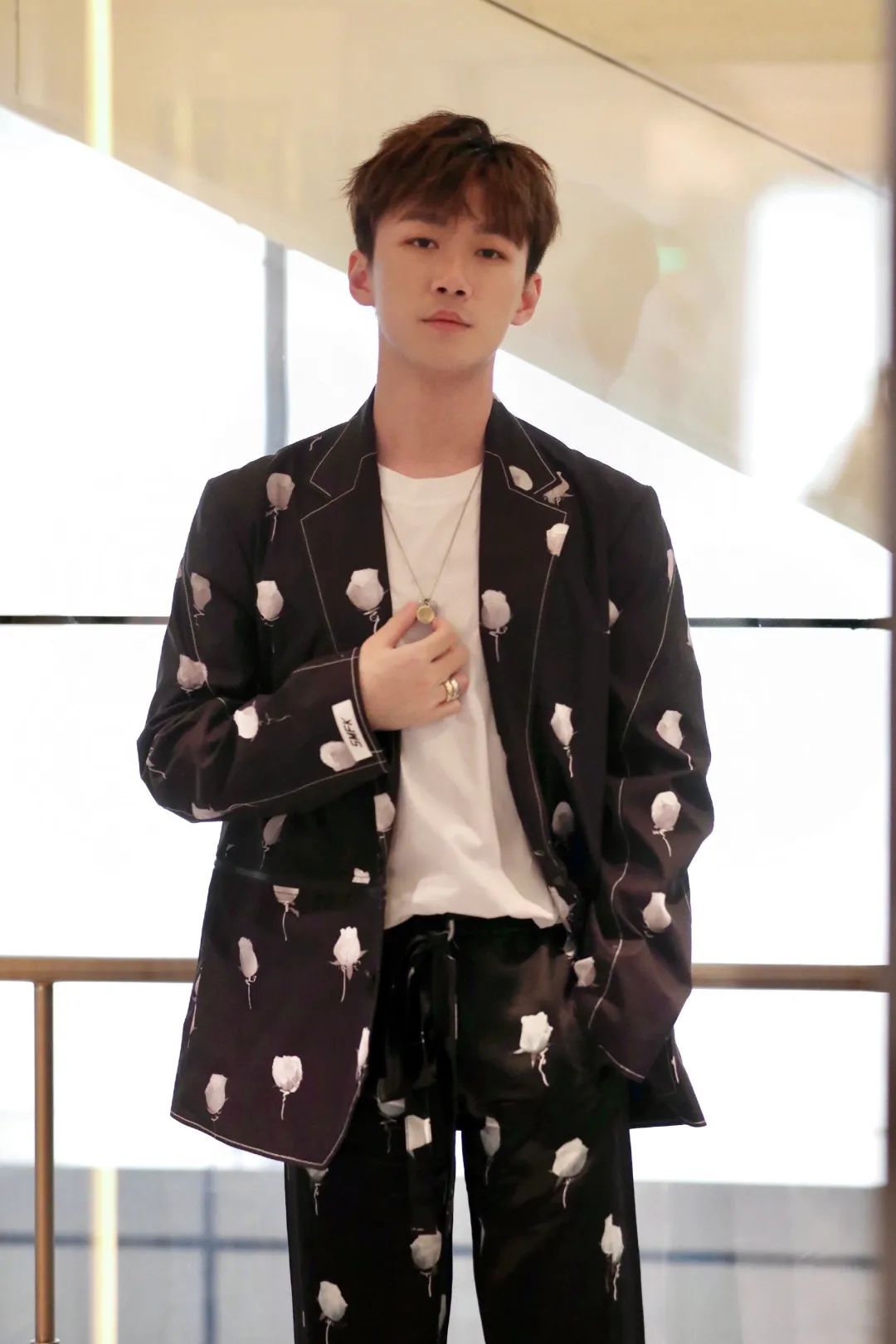 不求人酷酷的不求人,真的是帅气十足,男友力max!