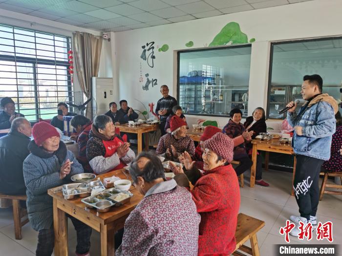 社区还专门配备了老年人食堂。　振友社区供图