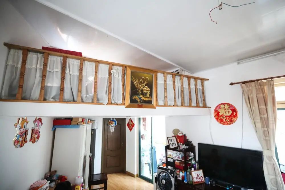 纸片楼内部走廊最近,"纸片楼"被划入了黄浦区福建路地块旧改范围已