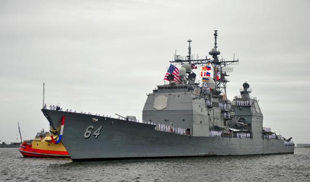 舰上的执勤人员和诺福克海军基地的消防部门迅速做出反应,很快就将火