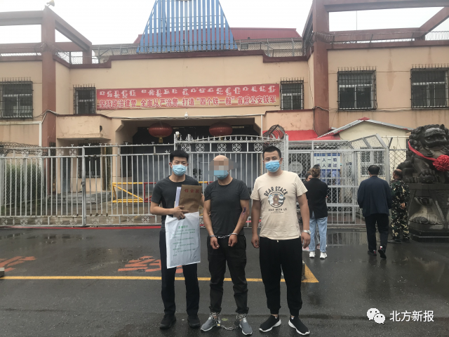 呼和浩特一男子六次进店偷走手机和现金 监控拍下全过程休闲区蓝鸢梦想 - Www.slyday.coM