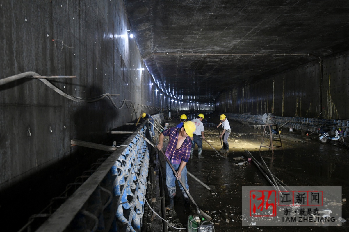 临安:青山湖湖底隧道抓工期赶进度