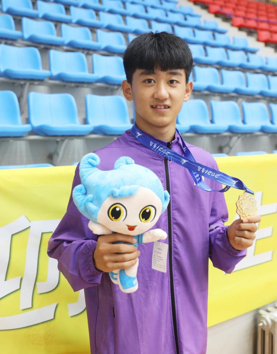 山东选手李永琪荣获第十四届全国学生运动会跳绳个人花样组冠军