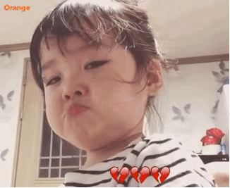 因为他知道哭会换来父母的关注,安抚和爱啊!