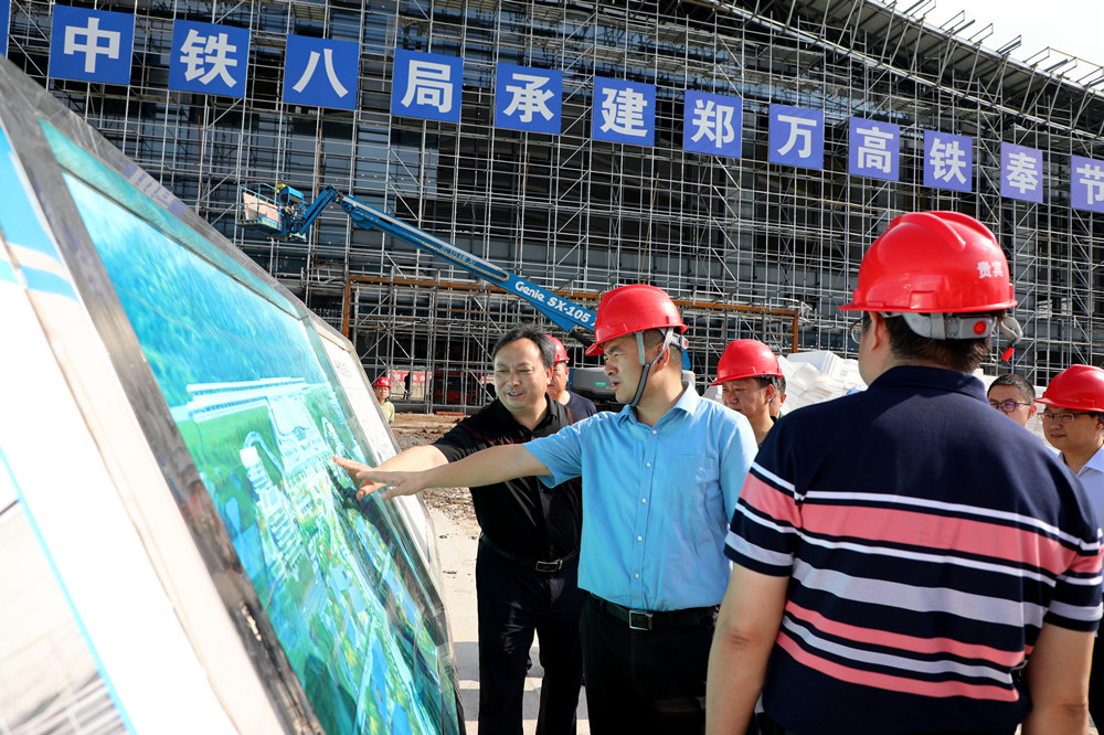 奉节县领导胡云清,彭书山参加调研.