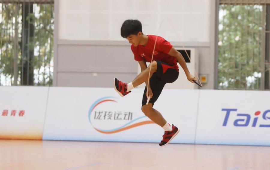 山东选手李永琪荣获第十四届全国学生运动会跳绳个人花样组冠军