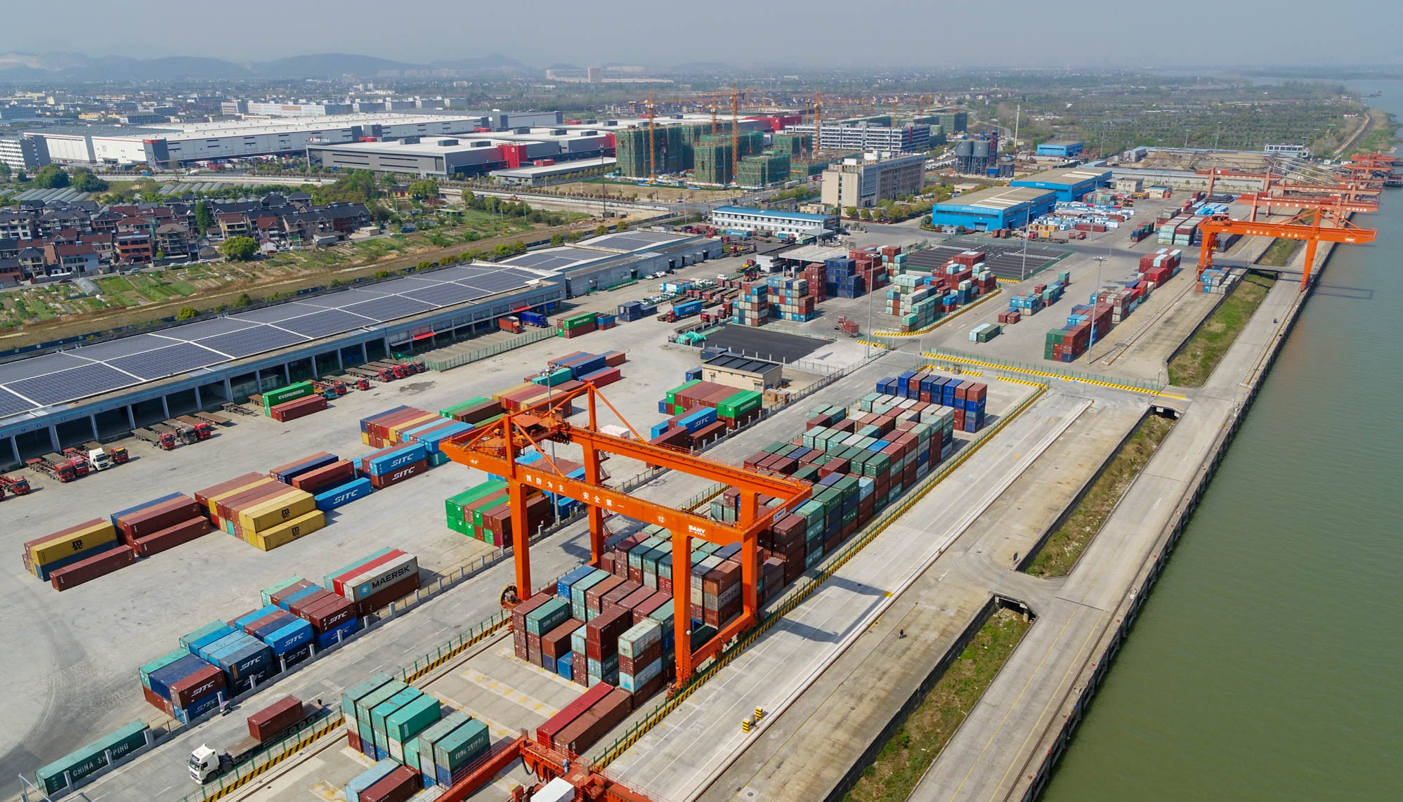 逆势上扬!二季度杭州港实现货运客运双增长