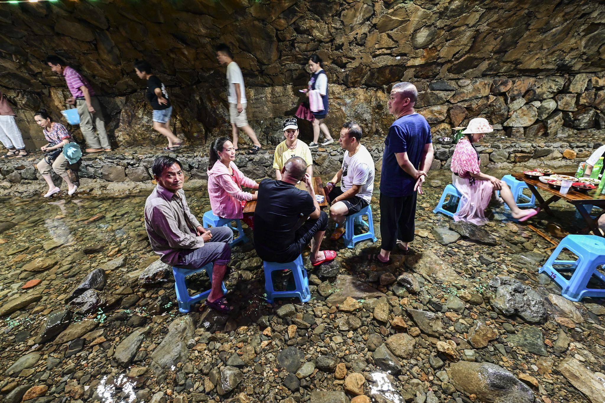 享清凉这个坎儿井带火乡村避暑游