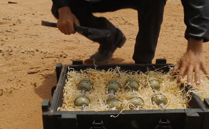 魔幻的乌克兰:除了漂亮的嫩模,还有遍地手榴弹!|轻武专栏