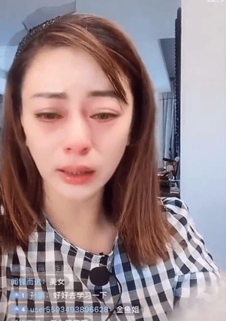 李婷宜直播谈旧事崩溃痛哭疑遭林心如经纪人套路失去还珠女主角