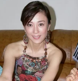 最美妲己傅艺伟近照发福圆润贵妇范儿十足住豪宅生活惬意