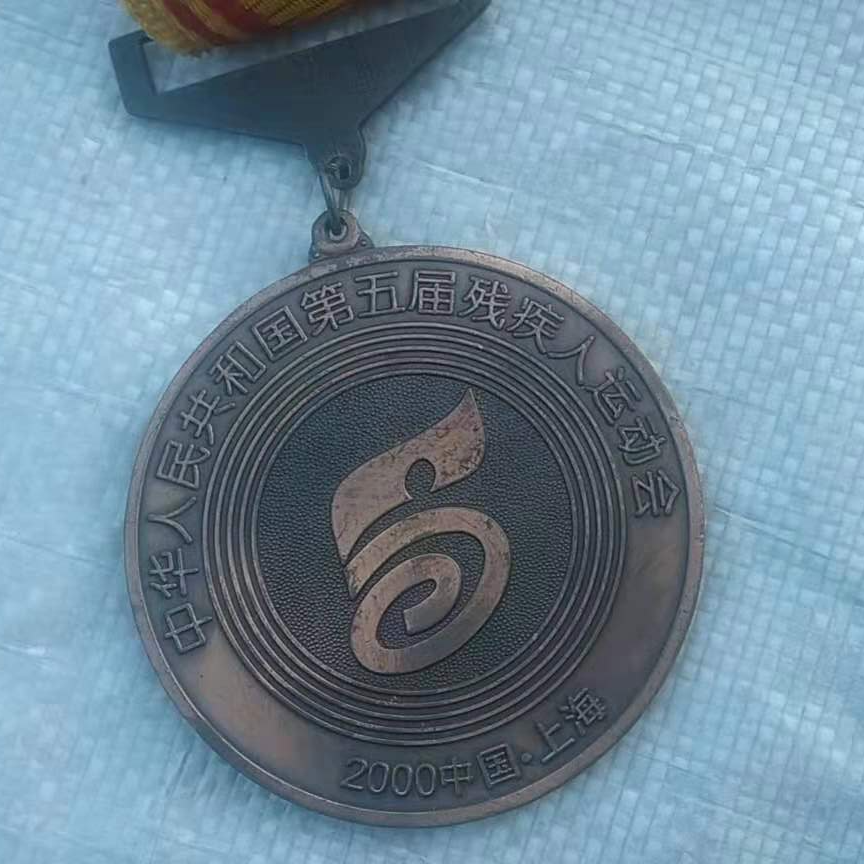 6岁失去双臂，母亲哭瞎眼睛，泾源男子用双脚与命运抗争！休闲区蓝鸢梦想 - Www.slyday.coM