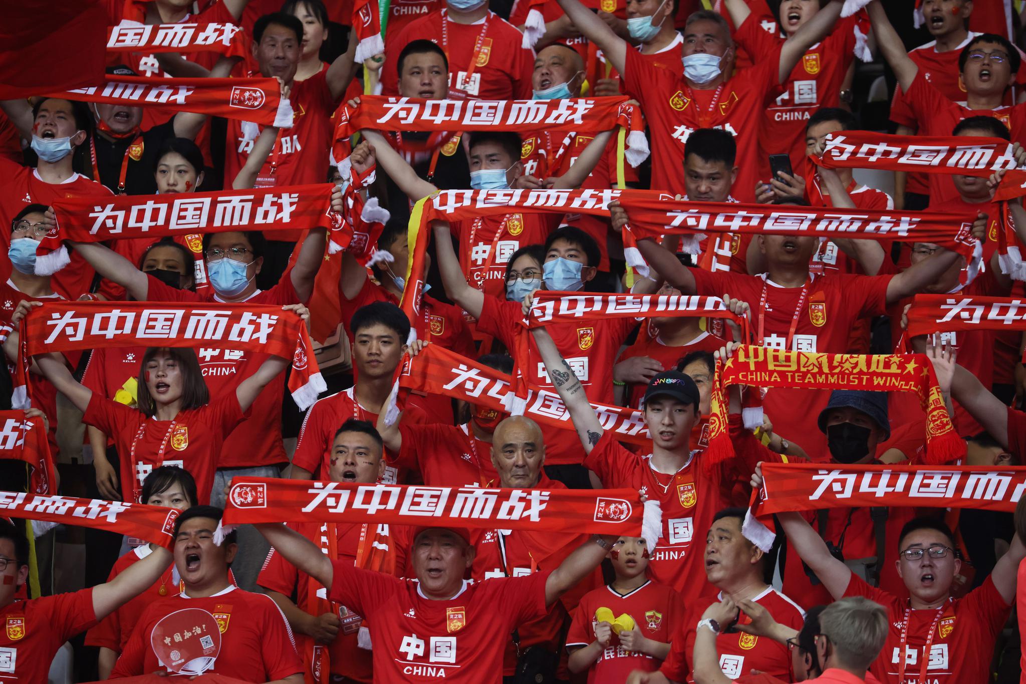 球迷期待着中国足球更进一步。
