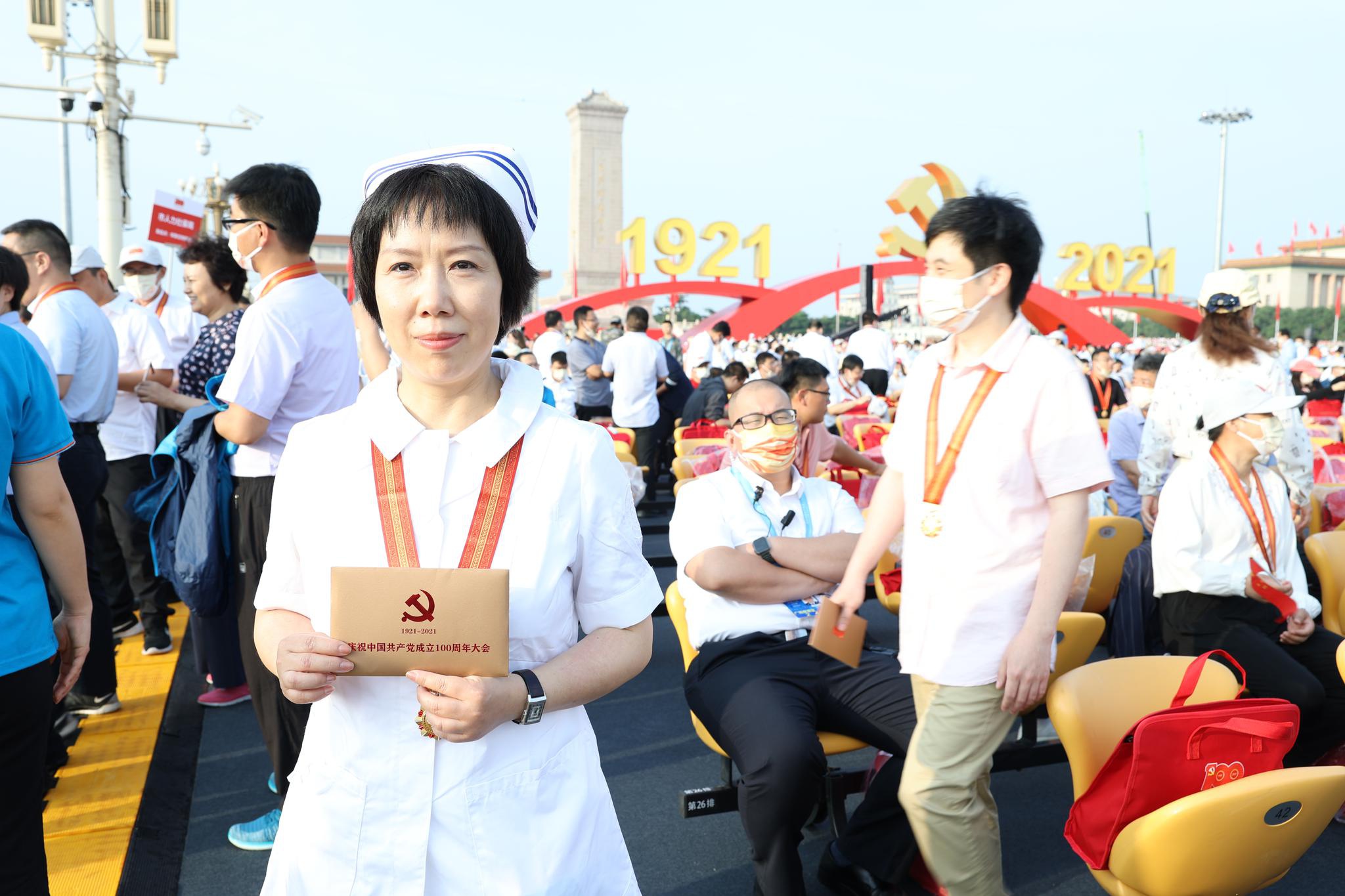 庆祝建党百年大会上抗疫医护共庆华诞