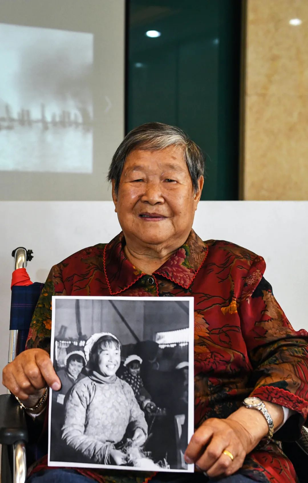 "   有320多万人民群众勠力同心   渡江战役中年纪最小的船工马毛姐