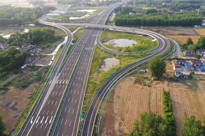 开车体验,科技感十足 看看这条"未来高速"有多智能
